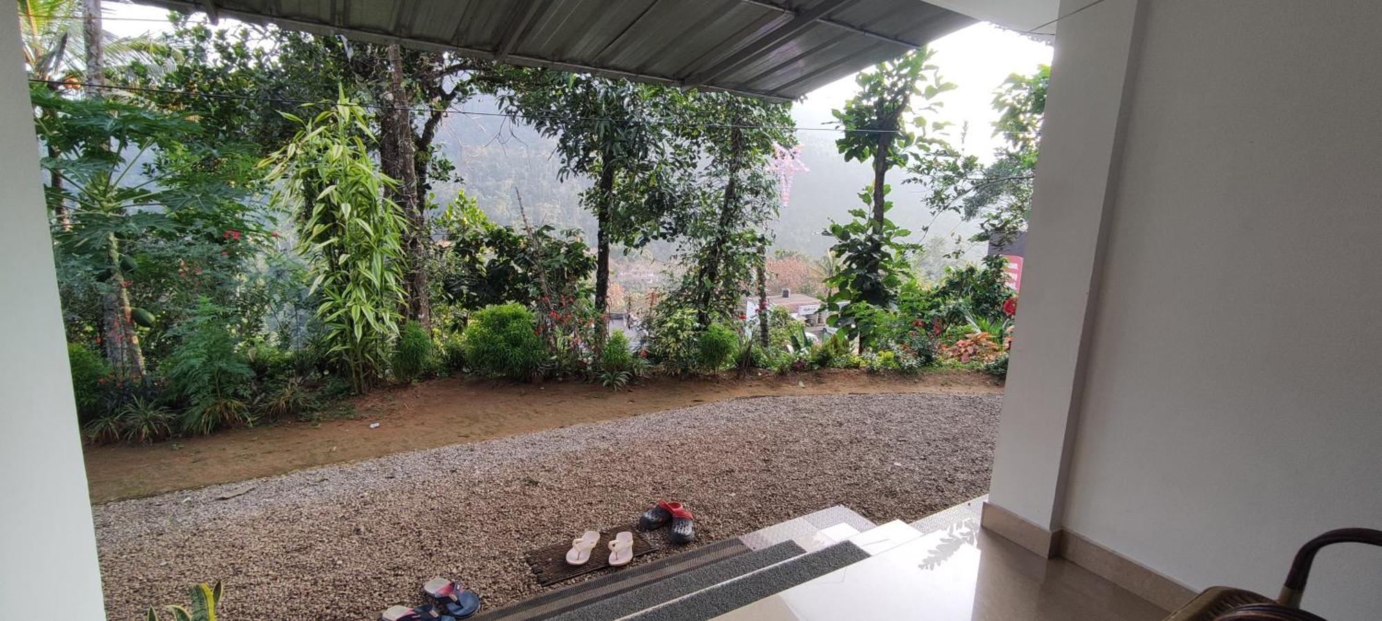 Koonamparayil Home Stay Munnar Anaviratty-Family Only מראה חיצוני תמונה